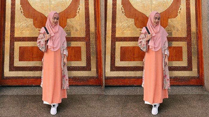 Sosok Cita Citata berhijab