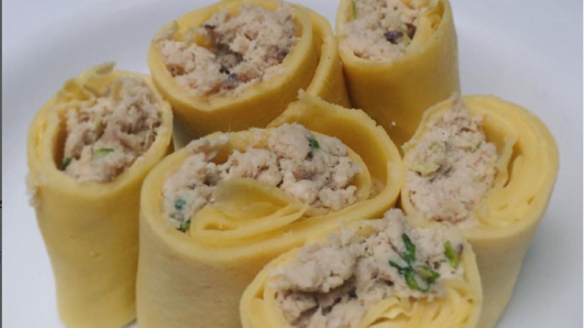 Inilah cara mudah membuat Dadar Gulung khas Jogja, kuncinya masak kulit dengan api sedang, supaya hasilnya lentur dan mudah digulung rapi
