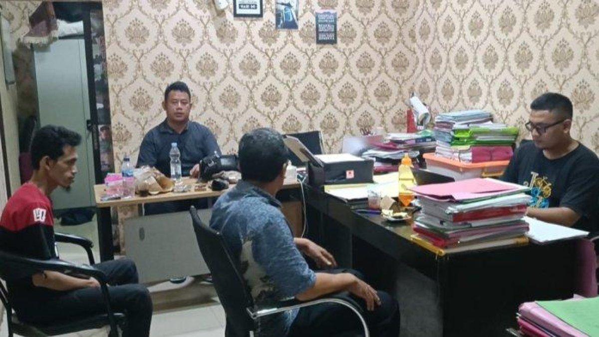 Kepala SMAN 4 Pandeglang, Engkos Kosasih yang terjerat kasus dugaan korupsi dana bantuan siswa miskin ternyata memiliki harta miliaran rupiah.