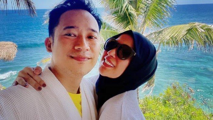 Inilah profil dan akun medsos Shanty Denny yang tak ambil pusing ketika sumainya Denny Cagur di laporkan ke polisis atas dugaan promosi judi online