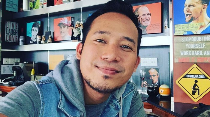 Inilah profil dan akun medsos Denny Cagur komedian serta artis ini masuk kedalam jajaran artis yang siap maju dalam Pemilu 2024