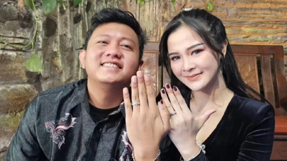 Denny Caknan dan Bella Bonita pamer cincin lamaran