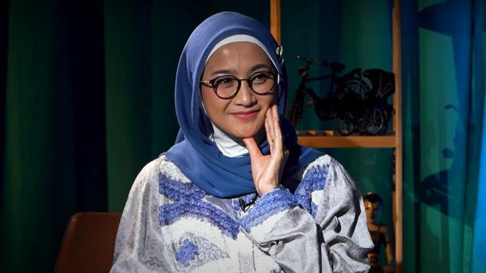 Desy Ratnasari sudah terjun ke dunia politik sejak tahun 2012. 