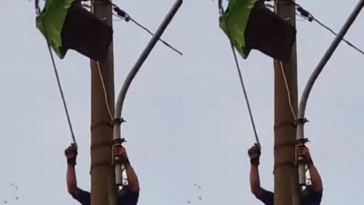 Detik-detik Damkar evakuasi jemuran tersangkut kabel listrik di Semarang