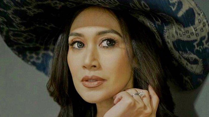 Inilah profil dan akun medsos Diah Permatasari model kondang tanah air ini ramai disoroti warganet karena miliki wajah awet muda