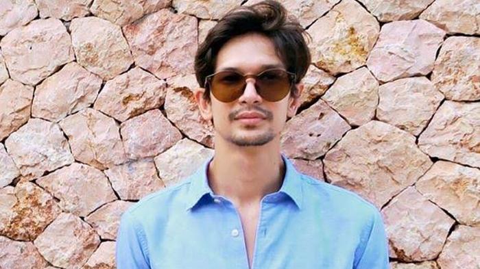 Instagram Dimas Beck - Foto Tak Kenakan Baju, Netizen: Perutnya Itu Loh ...
