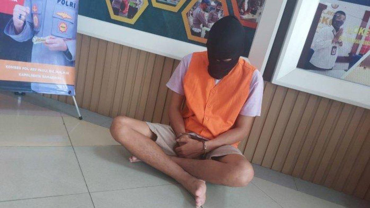 Enggan berkomentar, Sukri (26), kasir kafe yang menjadi pelaku Tindak Pidana Perdagangan Orang (TPPO) di Kecamatan Palaran, Kota Samarinda saat dihadirkan dalam rilis di Mapolresta Samarinda, Jumat (28/7/2023) lalu.