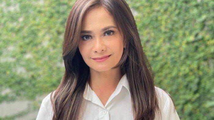 Ersa Mayori makin memesona di umur 44 tahun