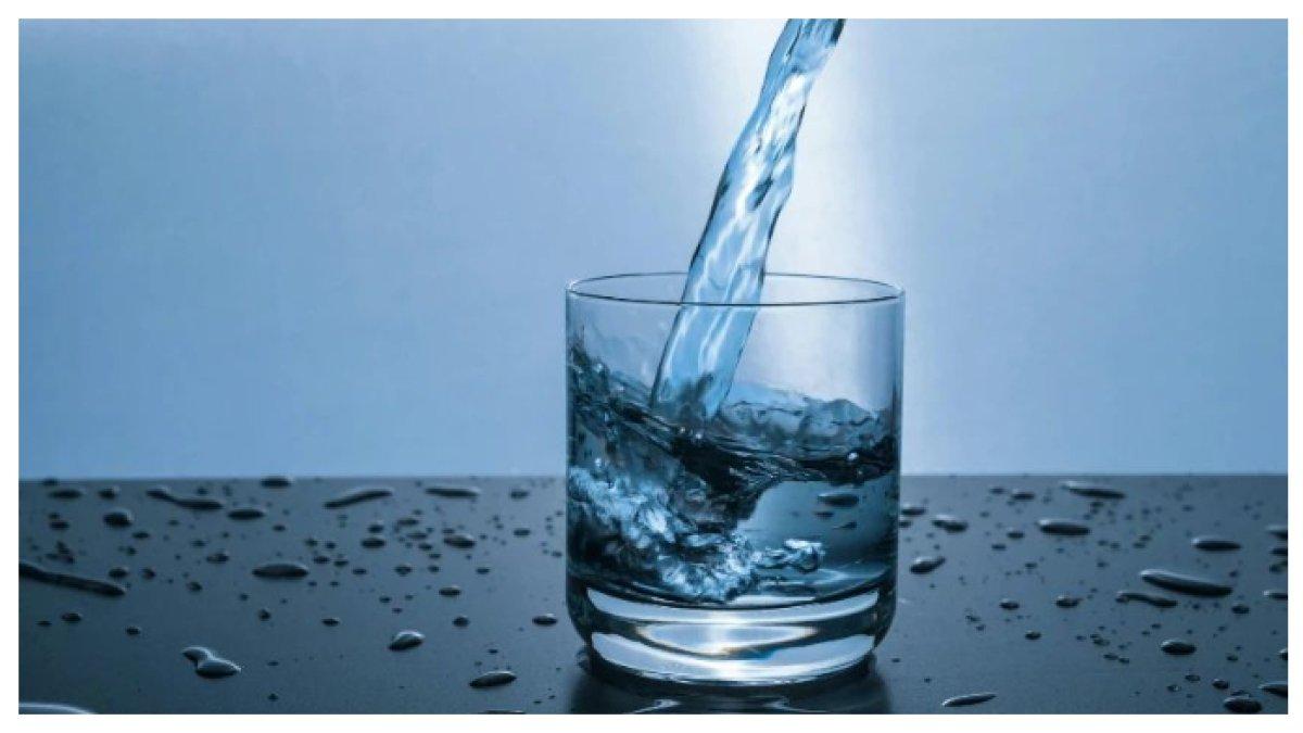 FAKTA MEMINUM SODA - siapa sangka di balik kesegarannya, soda favoritmu bisa melipatgandakan risiko stroke Simak faktanya dan mulai ubah kebiasaanmu sekarang.