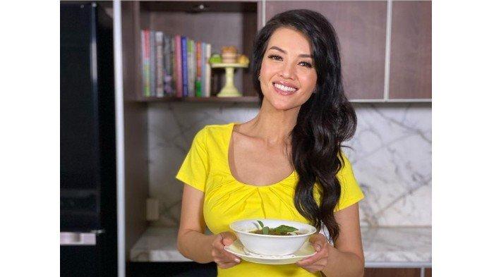 Inilah profil dan akun medsos Farah Quinn yang posting foto wajah anaknya buat geger warganet karena ketampanannya