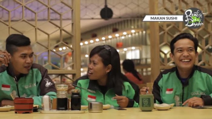 Sandi, Widya, dan Sandi driver GO-JEK. Youtube/GO-JEK Indonesia