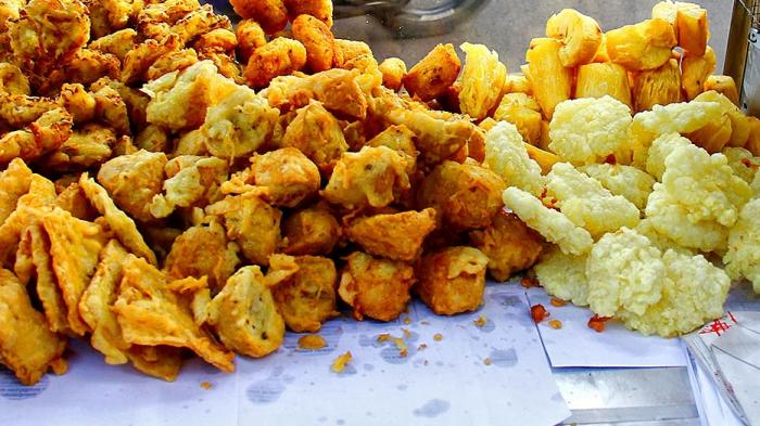 Gorengan merupakan salah satu menu takjil andalan masyarakat Indonesia.