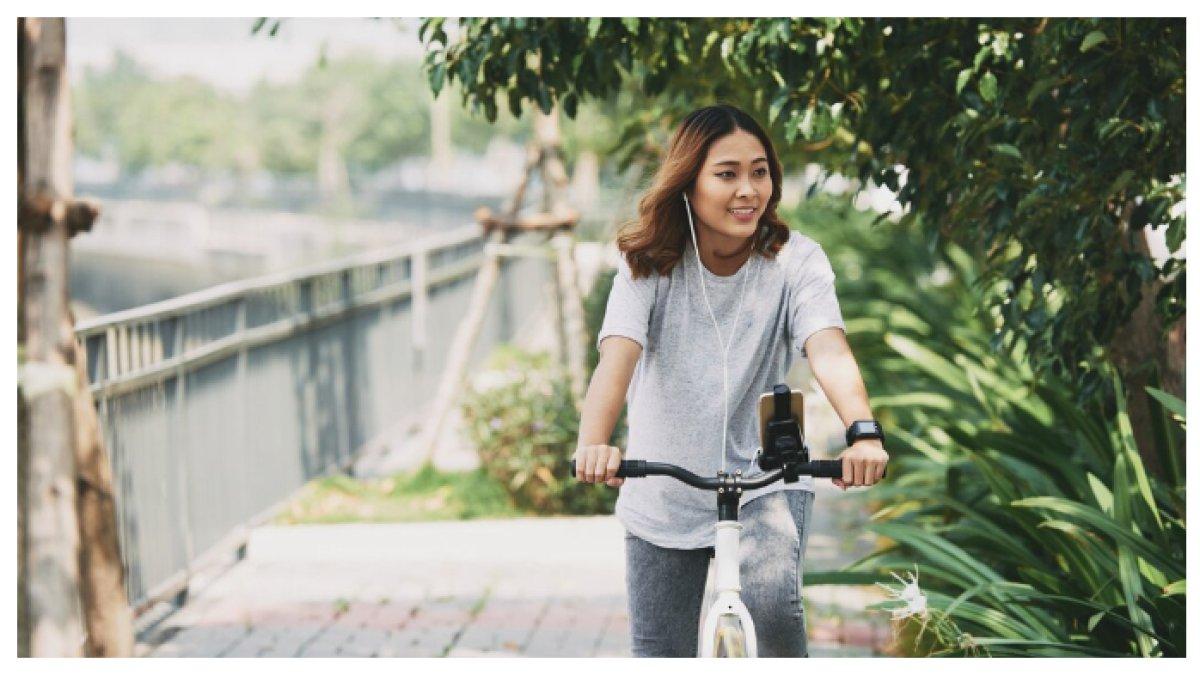 GUNAKAN SEPEDA DALAM JARAK DEKAT -  Selain lebih ramah lingkungan, ini juga meningkatkan aktivitas fisik Anda dalam jarak dekat di lingkungan sekitar.