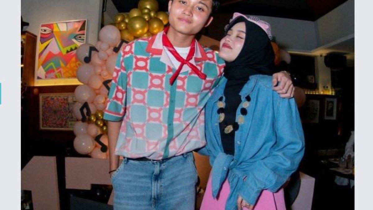 hadir merayakan ulang tahun adik laki-lakinya ini.