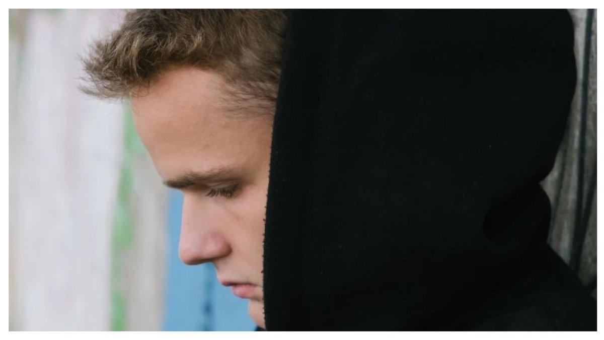 HAL YANG DAPAT MERUSAK KESEHATAN MENTAL - Kebiasaan sepele yang tak disadari bisa perlahan merusak kesehatan mental Anda, Temukan apa saja dan ubah sebelum terlambat