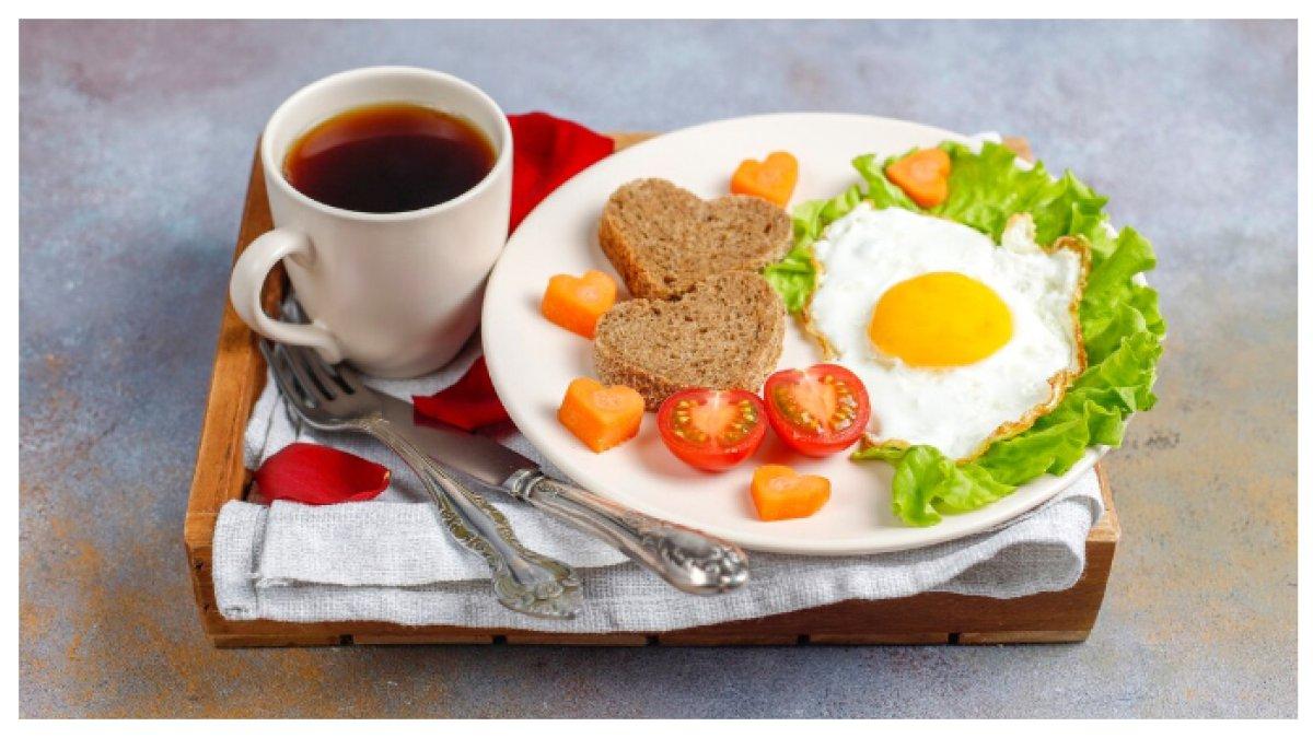 HARUS SARAPAN -Orang yang makan sarapan secara teratur menurunkan berat badan, karena melompat-memulai metabolisme membantu tubuh Anda untuk membakar lebih banyak lemak.menurunkan berat badan lebih banyak,