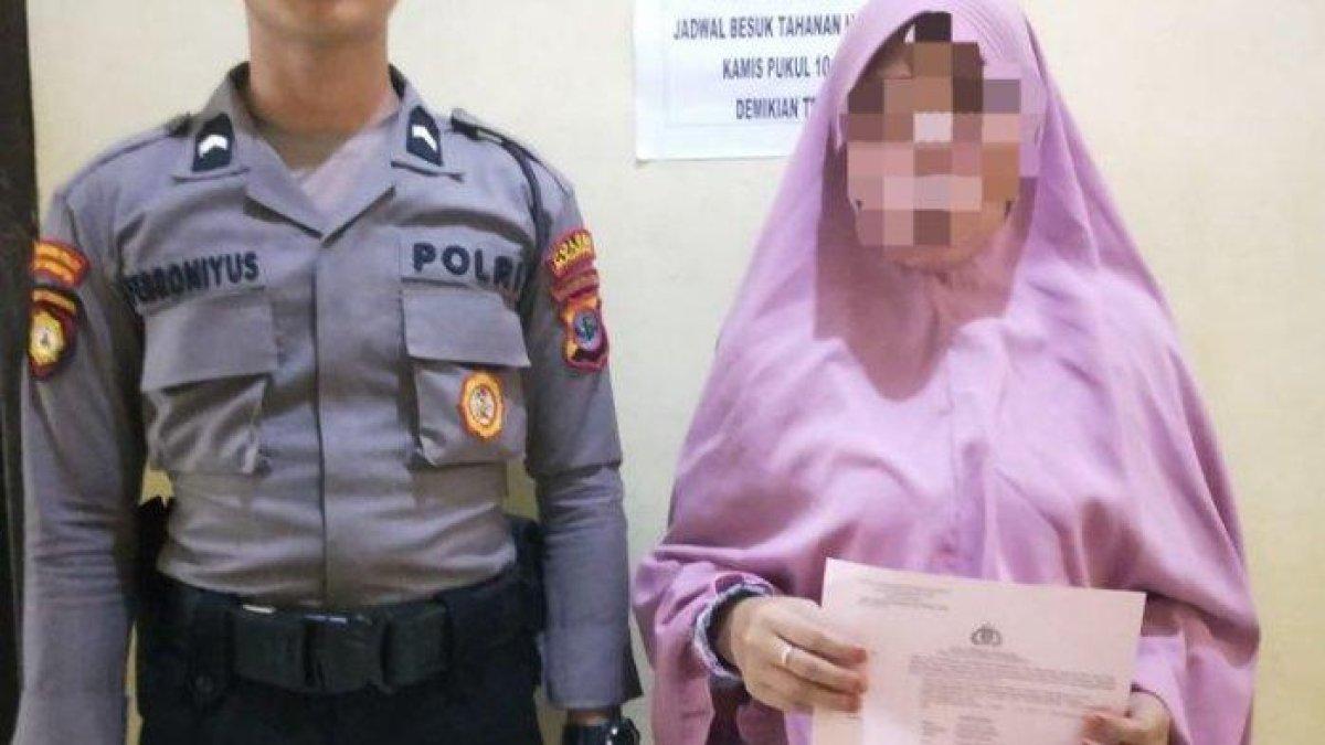 HH (45) pemilik warung di Malinau Kaltara yang dijemput polisi saat baru pulang berhaji. HH memiliki usaha miras illegal dan prostitusi.