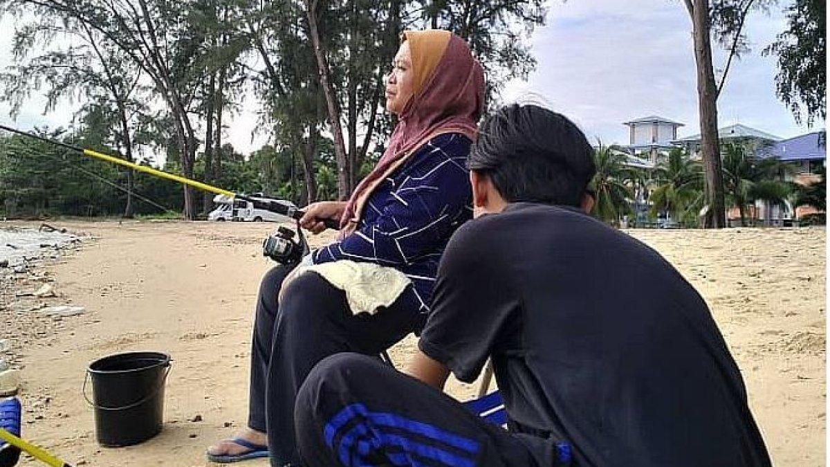 hobi yang sama yaitu memancing