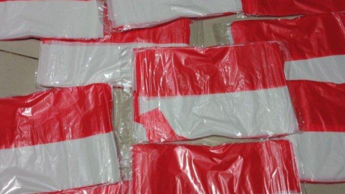 hut bendera plastik 2023