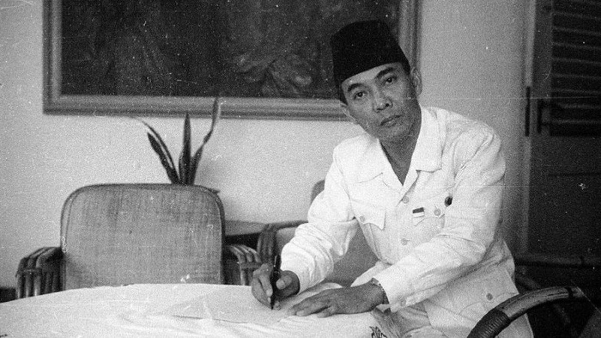 Inilah ucapan-ucapan inspiratif Bung Karno yang bisa kamu jadikan caption postingan untuk memeriahkan HUT Kemerdekaan RI ke-78 mendatang.