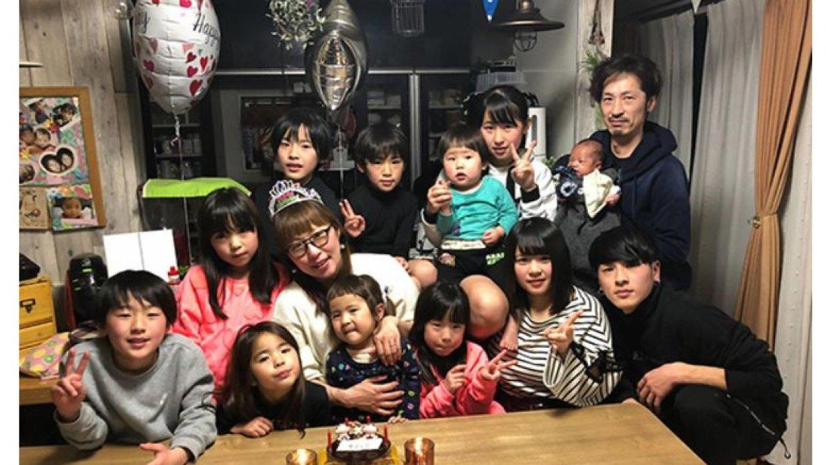Ibu Jiayue bersama suami dan anak-anaknya yang besar