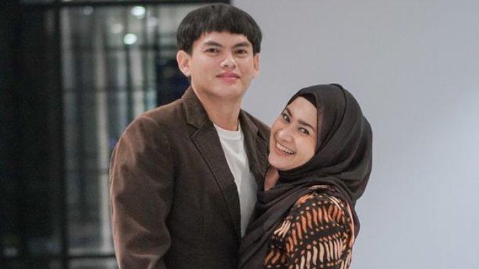 Ikke Nurjanah dan suaminya Karlie Fu