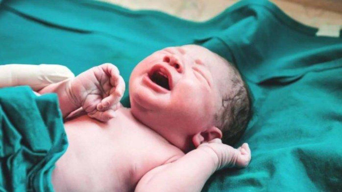 ILUSTRASI Bayi tanpa sehelai pakaian ditemukan di teras rumah warga di Cileungsi