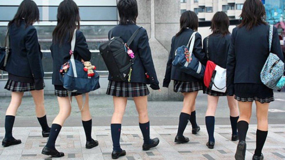 Ilustrasi gadis-gadis sekolah di Jepang.