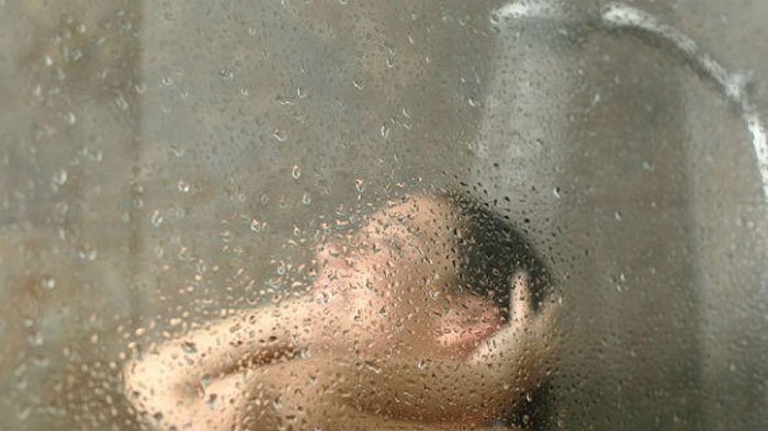 Ilustrasi waniat direkam saat mandi.