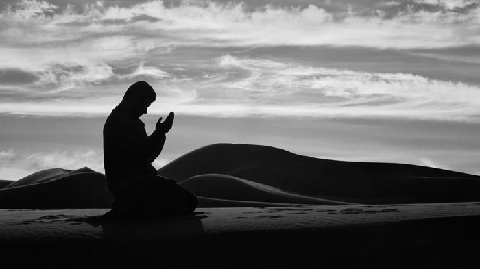 Agar dimudahkan dalam mendapatkan rezeki kamu bisa melafalkan doa berikut ini.