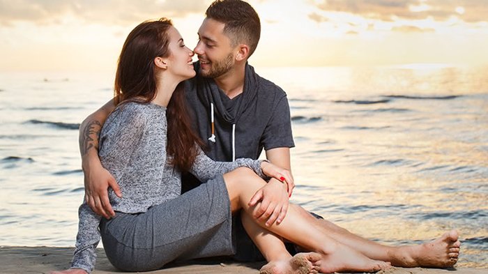 Bahasa tubuh juga menjadi peranan penting membuat wanita jatuh cinta padamu.