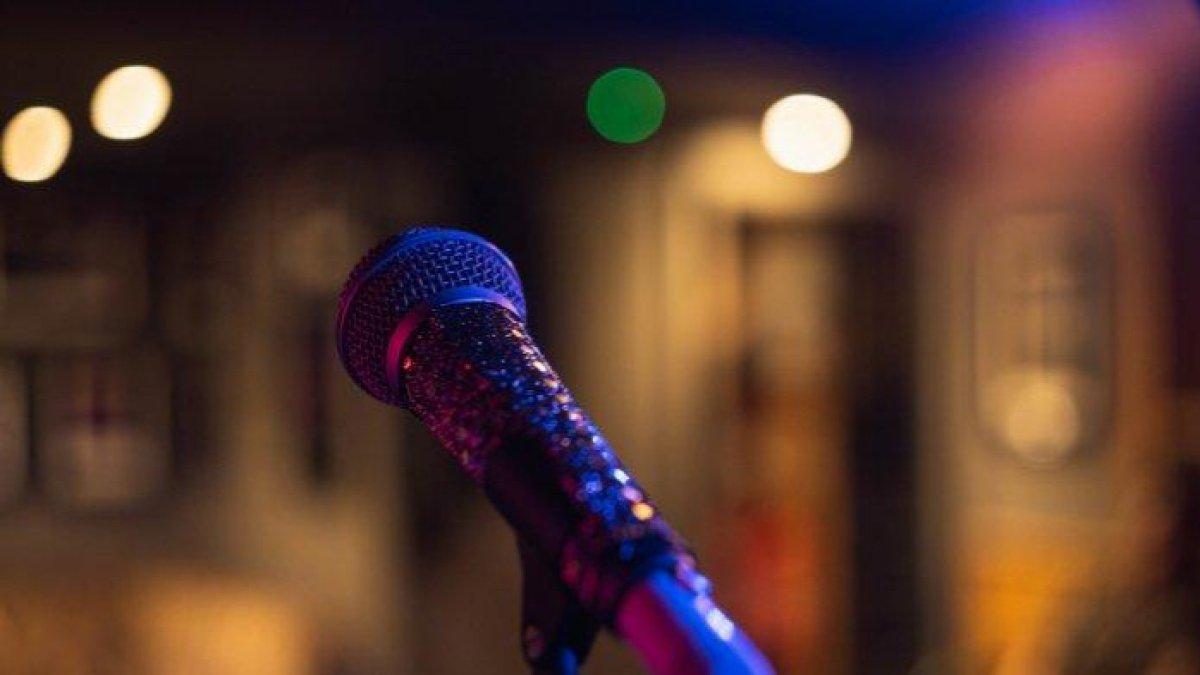 Ilustrasi - pemandu lagu selamat dari kebakaran.