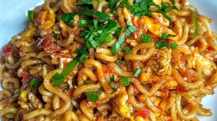Cacing goreng: Mie goreng