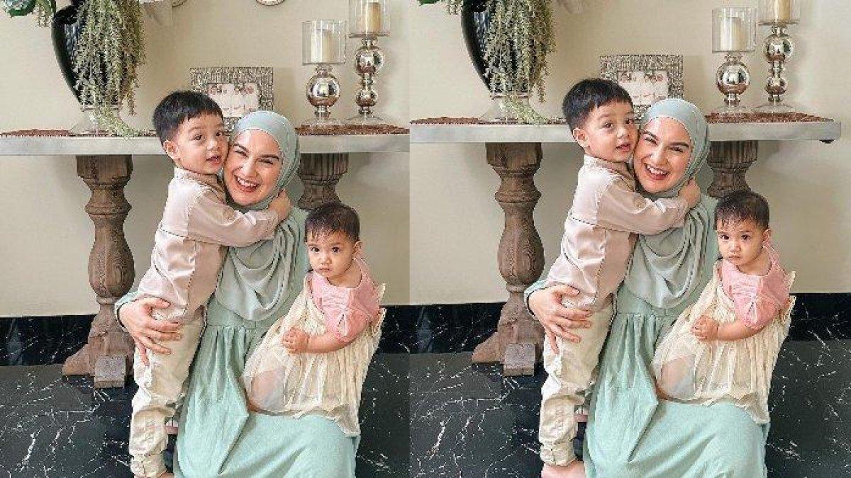 Irish Bella dan kedua anaknya