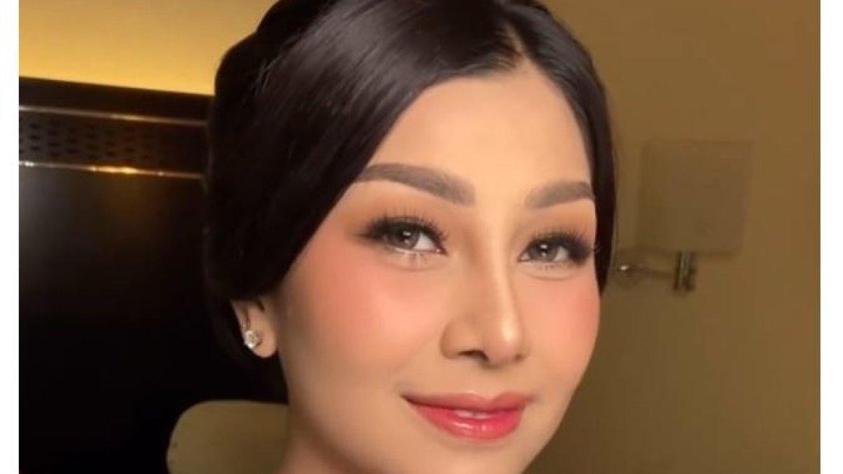 istri Andika Rosadi memanggil MUA