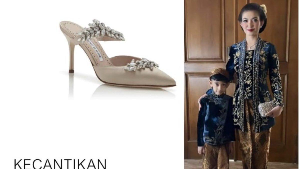 HARGA FASHION SELVI ANANDA - Dalam sebuah kesempatan, istri Gibran Rakabuming ini tampak percaya diri mengenakan heels satin dari Manolo Blahnik yang harganya mencapai Rp 22 juta.
