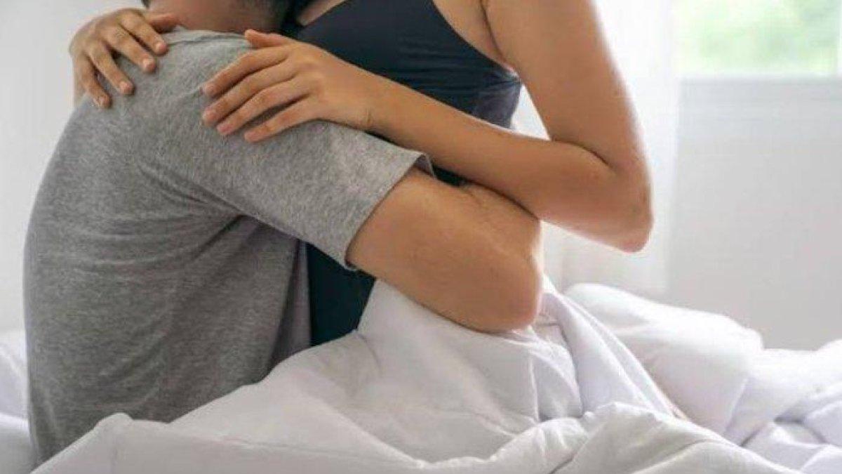 Ilustrasi - suami pergoki istri selingkuh dengan bosnya berkali-kali