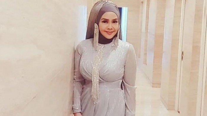 Penyanyi dangdut senior Iyeth Bustami terpilih menjadi anggota DPR RI dari partai PKB.