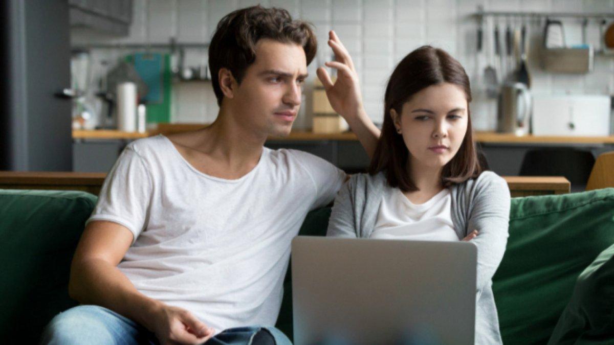 Ilustrasi pasangan yang merasa kurang bersyukur dengan perolehan suami.