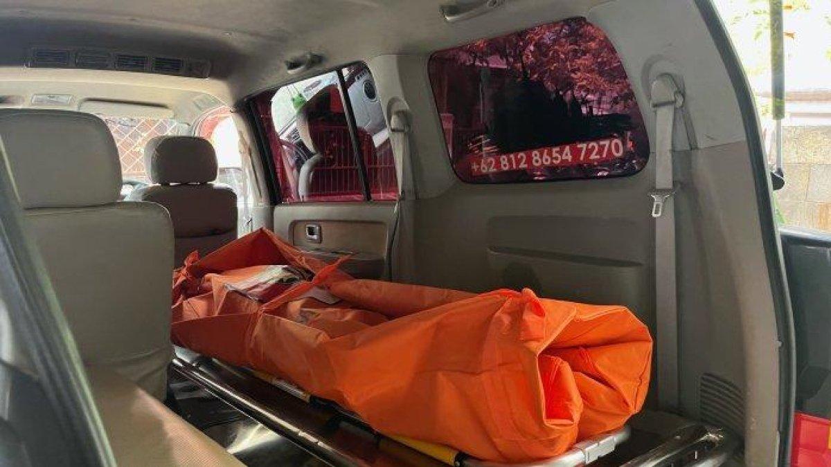 Beruntungnya, pasien yang baru sembuh dari RS baik-baik saja meski ambulans yang membawanya alami kecelakaan