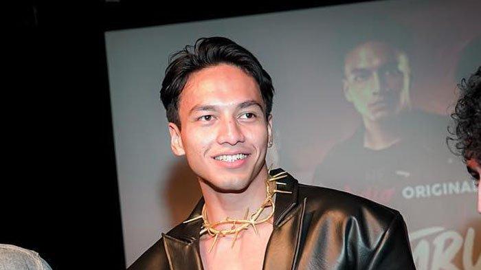 Inilah profil dan akun medsos Jefri Nichol yang buat heboh netizen karena unggah foto berlatar background biru