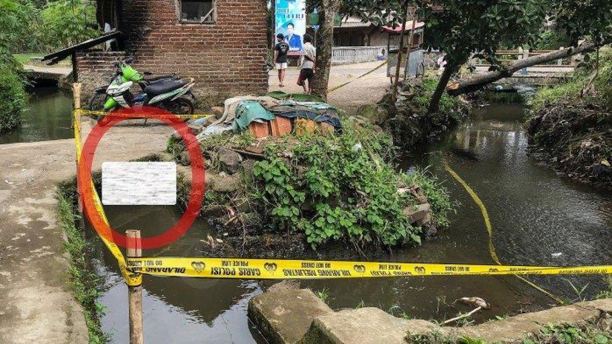 Jembatan saluran irigasi tempat jasad bayi