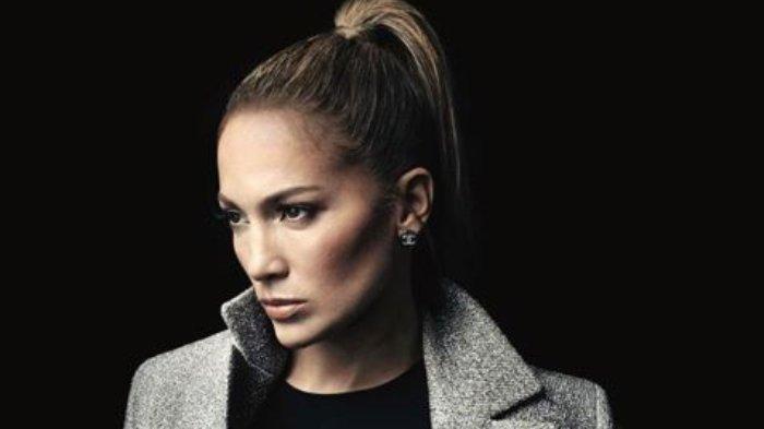 Jennifer Lopez punya kebiasaan mengonsumsi smoothie hijau