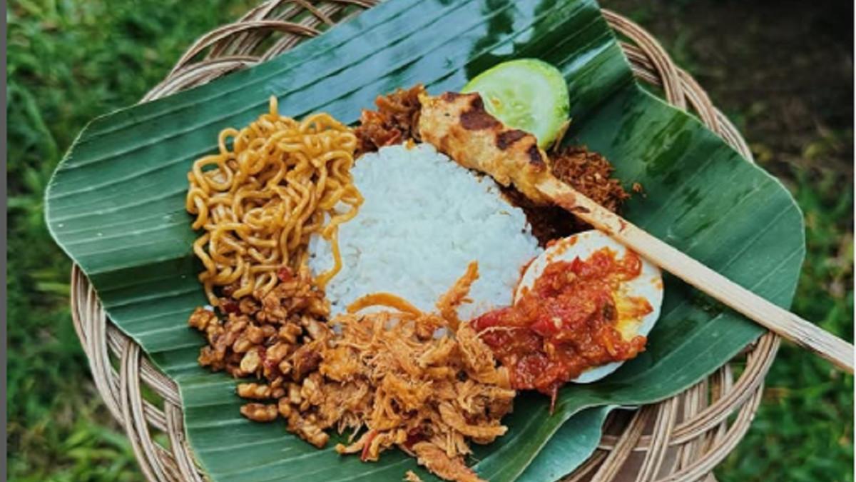 Inilah cara mudah membuat Nasi Jinggo khas Denpasar, Bali, kuncinya porsi kecil dengan lauk yang komplet, cocok jadi bekal atau camilan malam