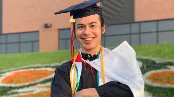 Surya Sahetapy putra Dewi Yull dan Ray Sahetapy.