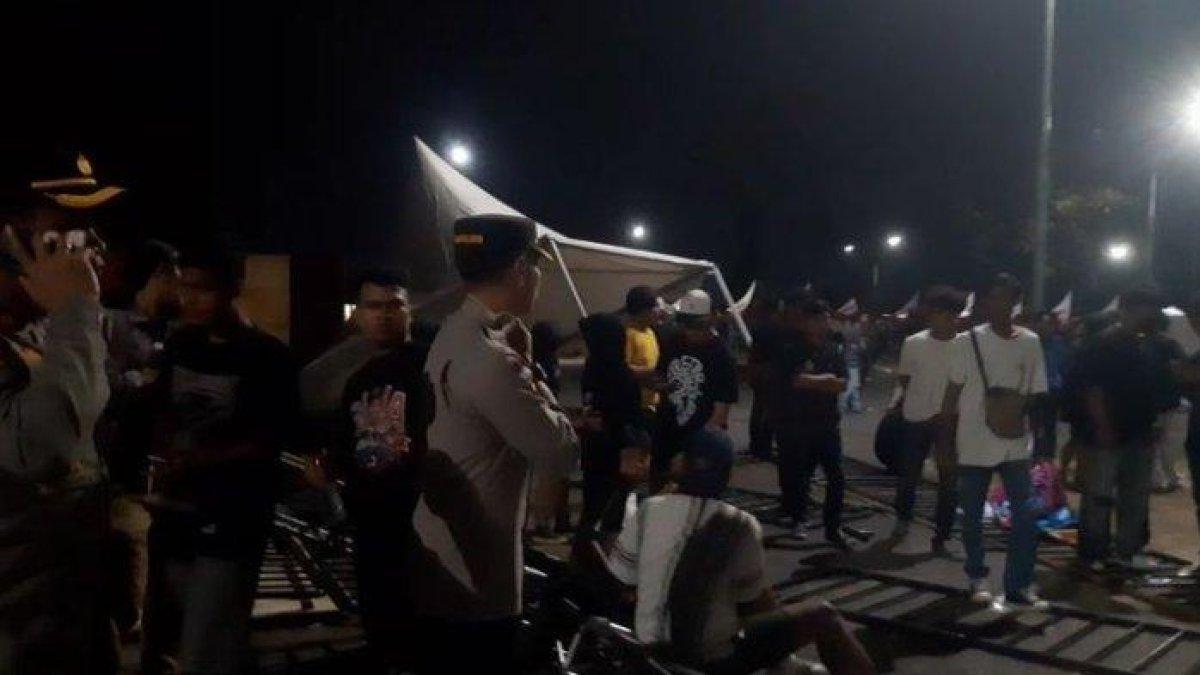 Kapolres Karanganyar AKBP Jerrold Hendra Kumontoy bersama jajaran mendatangi ke lokasi konser musik di De Tjolomadoe Karanganyar, Jawa Tengah, Sabtu (22/7/2023) malam.