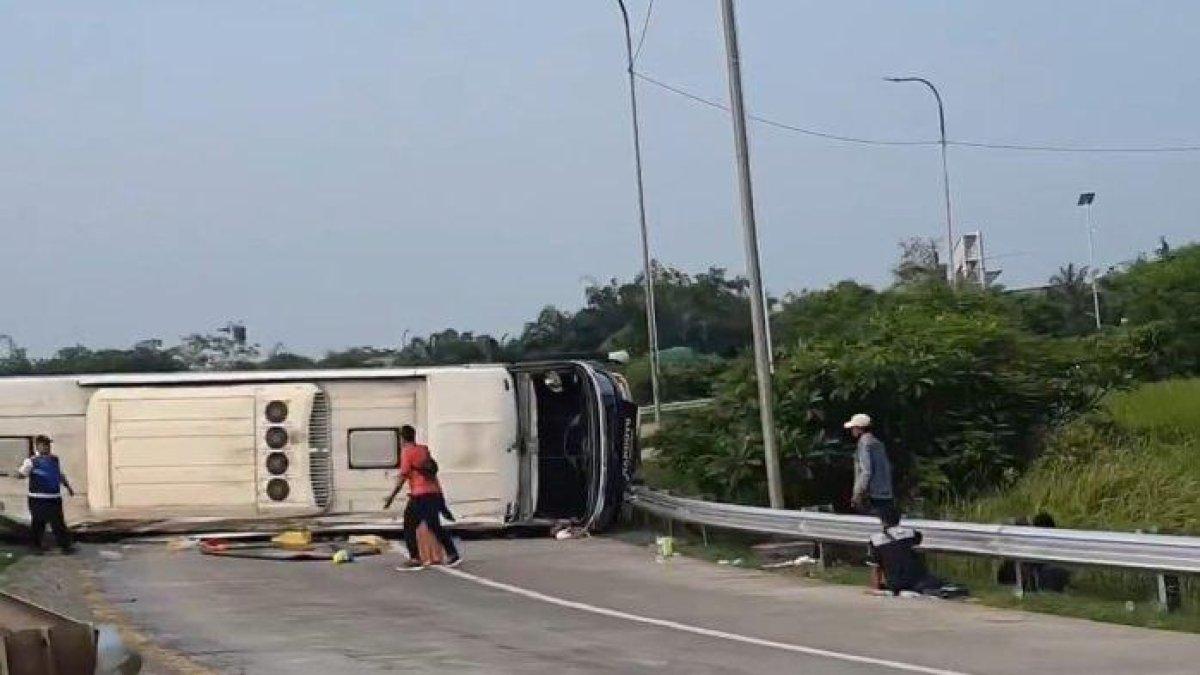 kecelakaan maut bus Handoyo menyebabkan 12 orang tewas di lokasi kejadian.