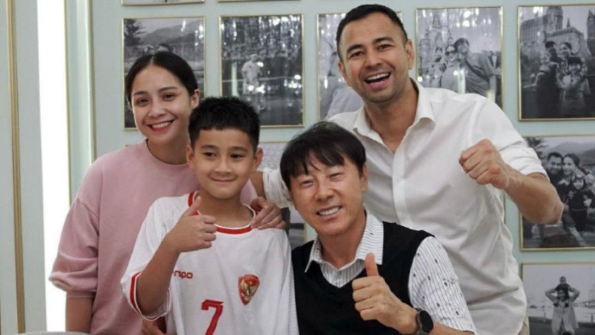 kedatangan Shin Tae Yong disambut hangat oleh Raffi Ahmad dan keluarga