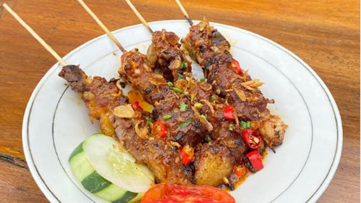 Inilah cara mudah membuat Sate Kere khas Boyolali, Jawa Tengah, kuncinya rendam bumbu sebelum dibakar, agar rasa meresap dan aroma menggoda selera