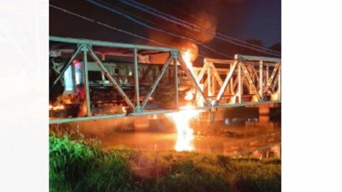 Kereta Api (KA) Brantas jurusan Jakarta-Blitar terlibat kecelakaan dengan sebuah truk kontainer di Semarang, Jawa Tengah Selasa (18/7/2023) malam